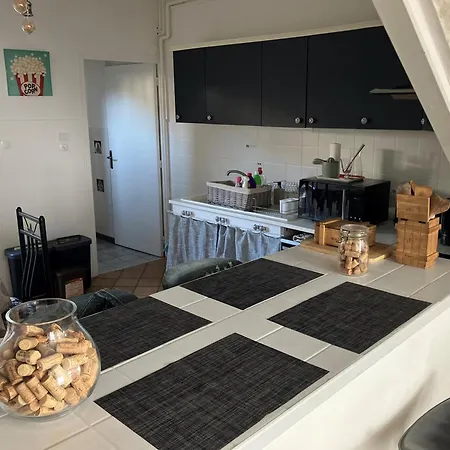 Holiday home Jolie, Cozy, Confortable Maison De Au Calme A 5min Du Centre De Verdun, Parking Devant La Maison