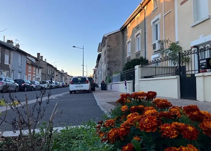Jolie, Cozy, Confortable Maison De Au Calme à 5min Du Centre De Verdun, Parking Devant La Maison Casa de Férias *
