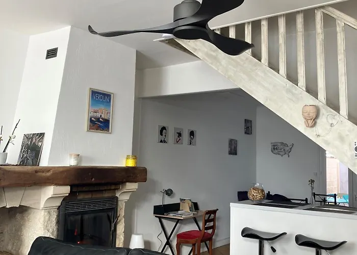 Casa de Férias Jolie, Cozy, Confortable Maison De Au Calme à 5min Du Centre De Verdun, Parking Devant La Maison